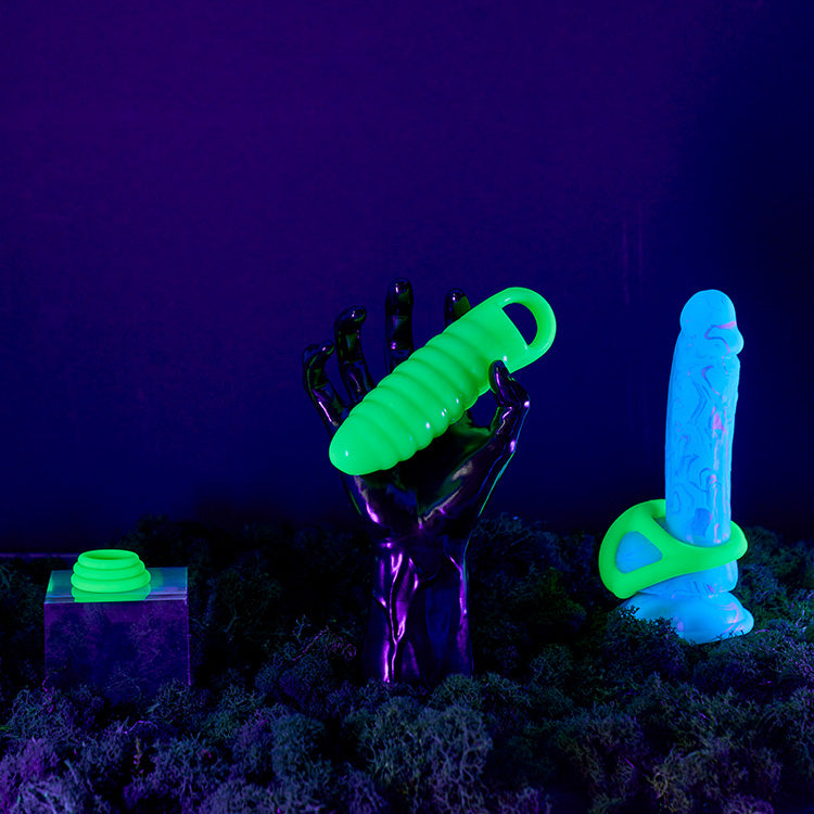 Ouch! Glow-in-the-Dark Cock Ring & Ball Strap –